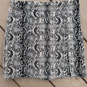 Free People Mini Snakeskin Print Skirt Womens Sz 4 Short  Zip Up